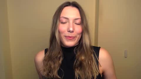 Snapshot of vanessakim_ chatting on 03.05.25 Vanessa online show from 03.05.25