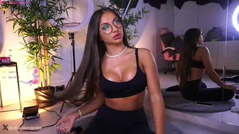 Vanessa Simon online show from 01.24.25