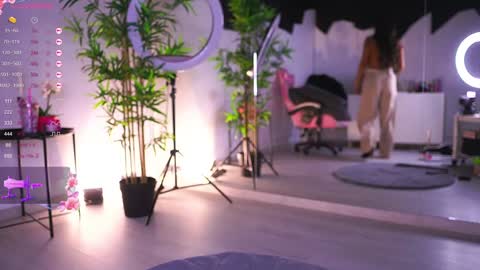 Vanessa Simon online show from 02.04.25