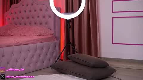 Vanessa Simon online show from 11.12.25