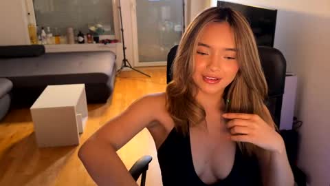 Snapshot of vanesse_ chatting on 05.13.26 Irina online show from 05.13.26