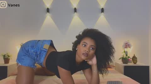 Snapshot of vanestrauss chatting on 09.25.25 New account follow me online show from 09.25.25