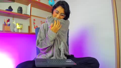 Snapshot of vaniisha_ chatting on 12.22.24 Vanisha online show from 12.22.24