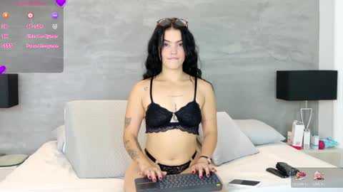 Snapshot of vanika_ray chatting on 06.04.26 vanika_ray online show from 06.04.26