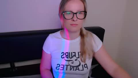 Mia online show from 09.23.25