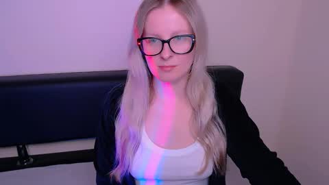 Mia online show from 09.27.25