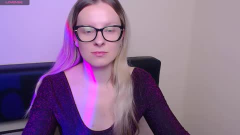 Mia online show from 10.15.25