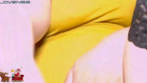 Snapshot of vanne_amet chatting on 12.22.24 free follow me online show from 12.22.24