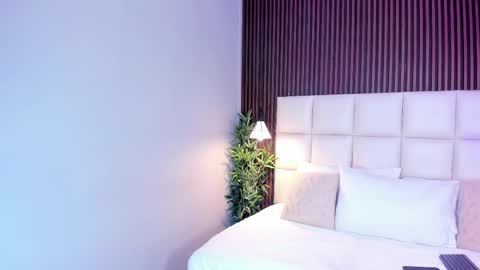 V A N N E S A   online show from 11.28.25