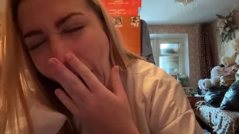 Mia online show from 04.29.26