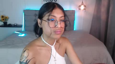 Snapshot of vannesweet_ chatting on 12.23.24 vane online show from 12.23.24