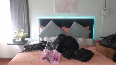 Snapshot of vannesweet_ chatting on 01.09.25 vane online show from 01.09.25