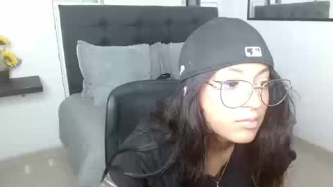 Snapshot of vannesweet_ chatting on 09.15.25 vane online show from 09.15.25