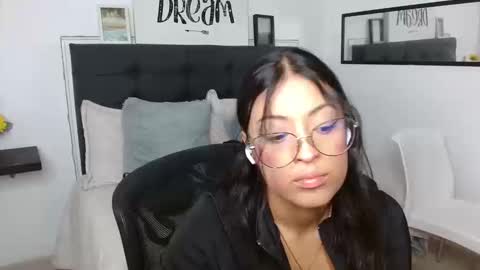 Snapshot of vannesweet_ chatting on 09.27.25 vane online show from 09.27.25