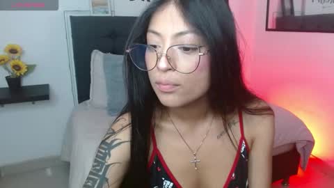 Snapshot of vannesweet_ chatting on 10.04.25 vane online show from 10.04.25