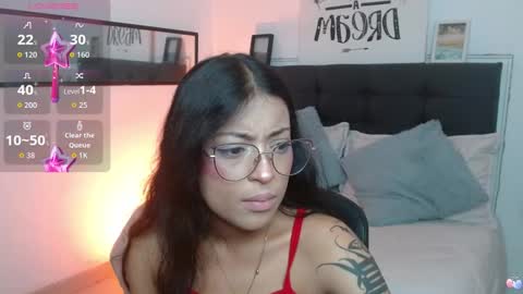 Snapshot of vannesweet_ chatting on 10.11.25 vane online show from 10.11.25