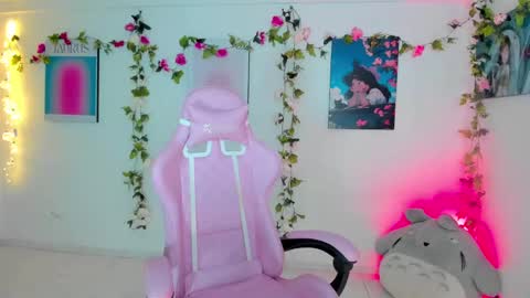 Snapshot of vaura222 chatting on 12.14.24 vaura222 online show from 12.14.24