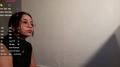 Snapshot of vctoria_collins_ chatting on 09.17.25 Victoria online show from 09.17.25
