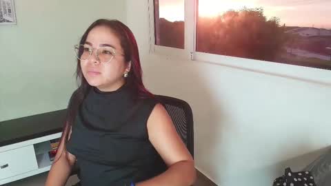 Snapshot of vctoria_collins_ chatting on 10.02.25 Victoria online show from 10.02.25