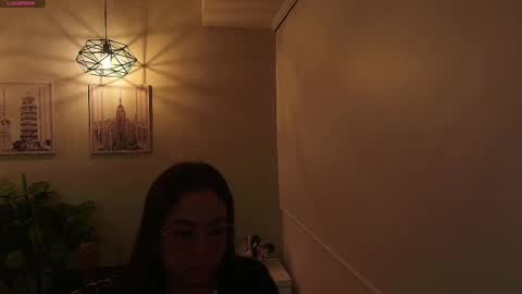 Snapshot of vctoria_collins_ chatting on 10.04.25 Victoria online show from 10.04.25