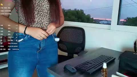 Snapshot of vctoria_collins_ chatting on 10.07.25 Victoria online show from 10.07.25