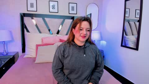 Vee Simons online show from 01.04.25