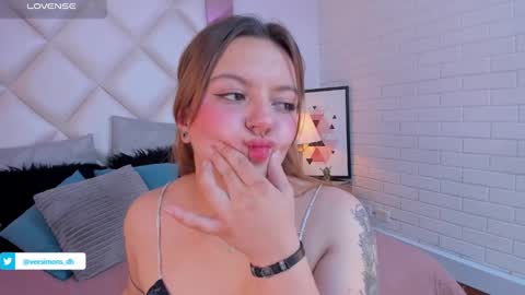 Vee Simons online show from 01.09.25