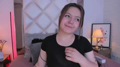 Vee Simons online show from 01.14.25