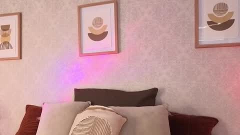 Vee Simons online show from 10.20.25