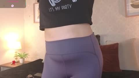 Vee Simons online show from 11.14.25