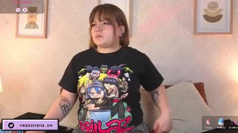 Vee Simons online show from 12.14.25