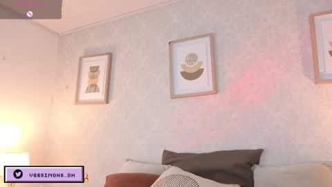 Vee Simons online show from 01.15.26