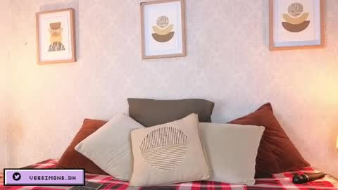 Vee Simons online show from 03.07.26