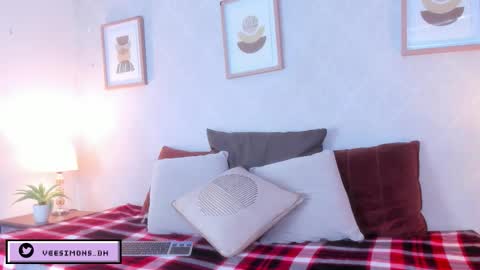 Vee Simons online show from 03.14.26