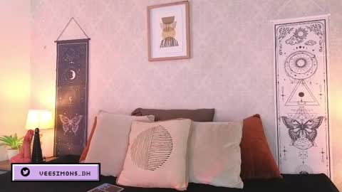 Vee Simons online show from 05.30.26