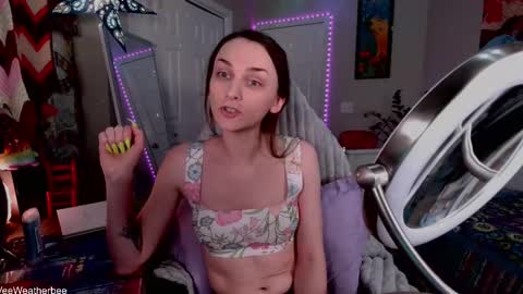 Snapshot of veeweatherbee chatting on 09.09.25 Violet Weatherbee online show from 09.09.25