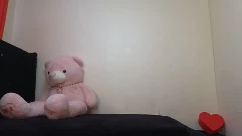 Snapshot of vel_zola chatting on 02.14.25 zola online show from 02.14.25