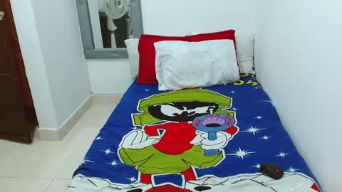 velk_hot1 online show from 11.26.25