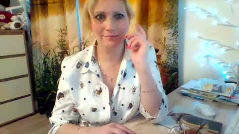 velka_raspberry online show from 06.17.26