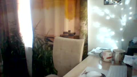 Snapshot of velka_raspberry chatting on 06.19.26 velka_raspberry online show from 06.19.26