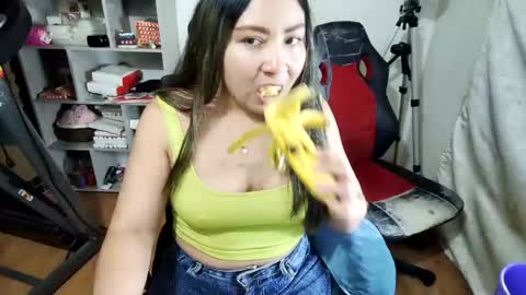 Snapshot of vellarossa chatting on 07.01.26 Im VelaI will be Christmas and New Year with my family December 22 to January 13 I will miss you guys. online show from 07.01.26