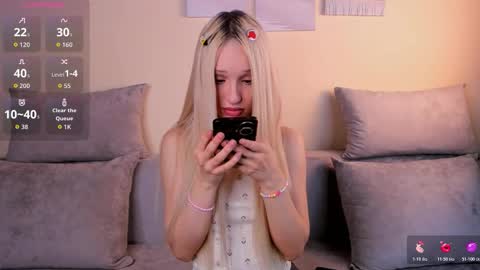 Snapshot of velourorbit chatting on 03.17.26 Hi im Hannah online show from 03.17.26