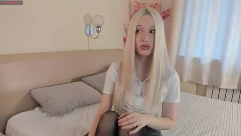 Snapshot of velourorbit chatting on 03.31.26 Hi im Hannah online show from 03.31.26