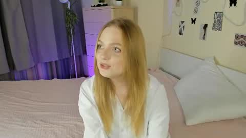 Snapshot of velourorbit chatting on 06.16.26 Hi im Hannah online show from 06.16.26