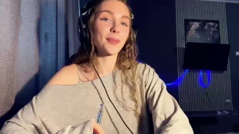 Snapshot of veluxe chatting on 03.15.26 Nia online show from 03.15.26