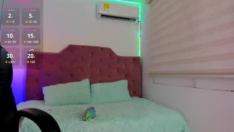 velveet_ online show from 10.05.25