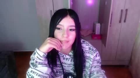 velvet_28_ online show from 11.16.25