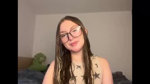 Snapshot of velvet__moon chatting on 05.08.26 Sophi online show from 05.08.26