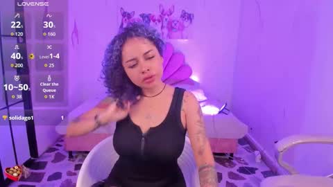 Snapshot of velvet_ari chatting on 12.05.25 Velvet online show from 12.05.25