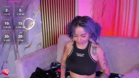 Snapshot of velvet_ari chatting on 12.16.25 Velvet online show from 12.16.25